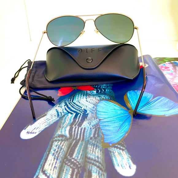 Authentic Cole Haan Aviator Gold Brushed frame Sunglasses - Picture 7 of 10